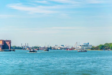 Rotterdam, Hollanda, 6 Ağustos 2018: Rott limanının görünümü