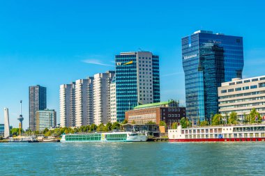 Rotterdam, Hollanda, 6 Ağustos 2018: Ticari gökdelenler i