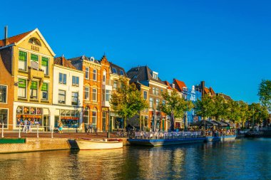 Leiden, Hollanda, 8 Ağustos 2018: Bir gezinti nin gün batımı görünümü 