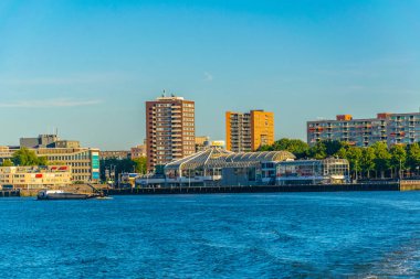 Rotterdam, Hollanda, 6 Ağustos 2018: Yeni Maas Nehir Kenarı