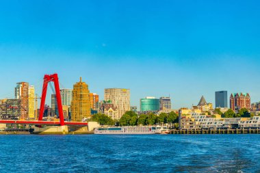 Rotterdam, Hollanda, 6 Ağustos 2018: Rotterdam nehir kenarı n