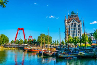 Rotterdam, Hollanda, 5 Ağustos 2018: Willem köprüsü ve Witte 