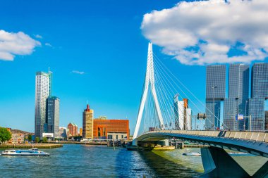 Rotterdam, Hollanda, 5 Ağustos 2018: Gökdelenler ve Erasmus 