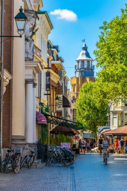 Breda, Hollanda, 5 Ağustos 2018: İnsanlar geziyor