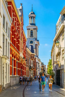 Breda, Hollanda, 5 Ağustos 2018: İnsanlar geziyor