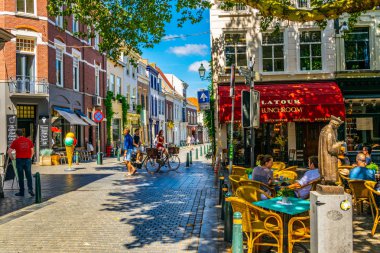 Breda, Hollanda, 5 Ağustos 2018: İnsanlar geziyor