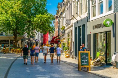 Breda, Hollanda, 5 Ağustos 2018: İnsanlar geziyor