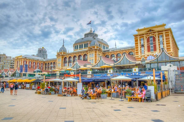 LA HAYA, PAÍSES BAJOS, 7 de agosto de 2018: Kurhaus en Scheveningen , — Foto de Stock