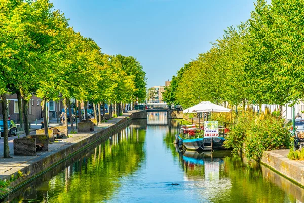 荷兰海牙，2018年8月7日：海牙运河景观 — 图库照片