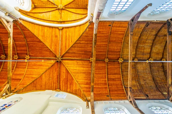 DELFT, PAÍSES BAJOS, 7 DE AGOSTO DE 2018: Interior de la iglesia de Oude Kerk — Foto de Stock