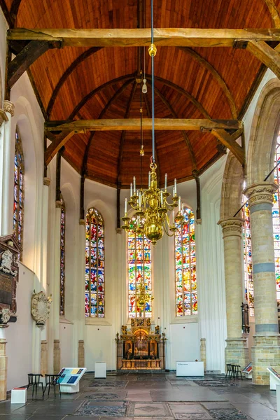 Delft, Holandia, 7 sierpnia 2018: wnętrze kościoła Oude Kerk — Zdjęcie stockowe