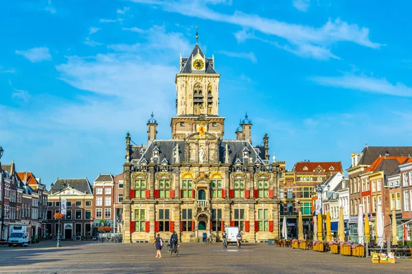 Delft, Nederländerna, augusti 7, 2018: beskåda av stadshuset i del — Stockfoto