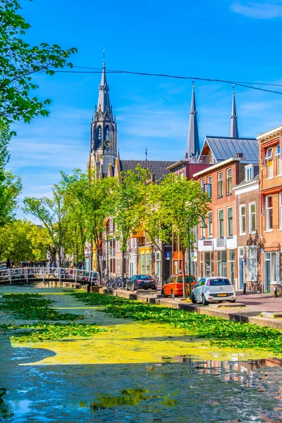 DELFT, PAÍSES BAJOS, 6 DE AGOSTO DE 2018: Nieuwe Kerk iglesia vista be — Foto de Stock