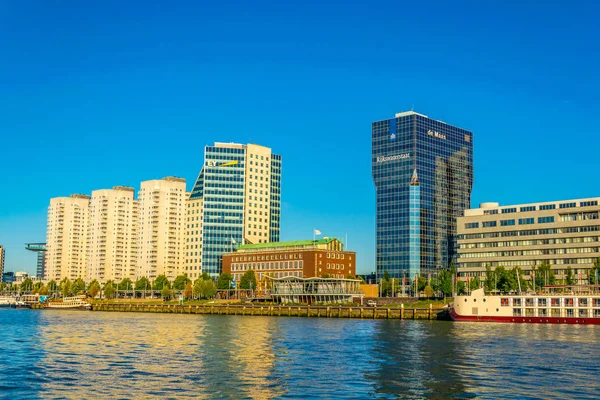 Rotterdam, Hollanda, 6 Ağustos 2018: Ticari gökdelenler i — Stok fotoğraf