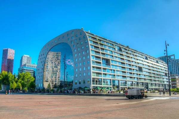 Rotterdam, Nederländerna, augusti 5, 2018: beskåda av Markthall Bu — Stockfoto