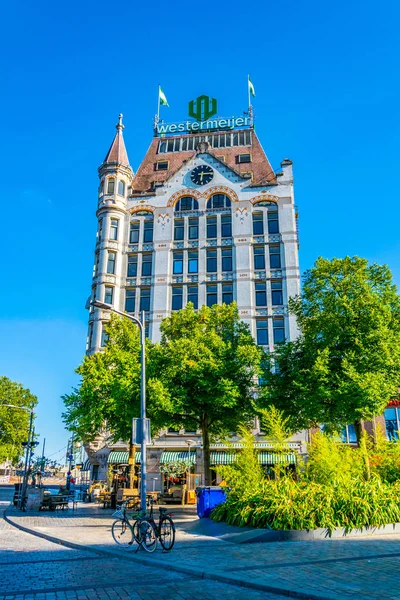 ROTTERDAM, PAÍSES BAJOS, 5 DE AGOSTO DE 2018: Edificio Witte huis en R — Foto de Stock