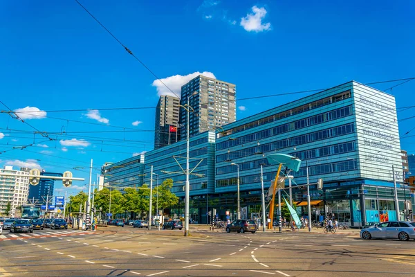 Rotterdam, Nederland, 5 augustus 2018: uitzicht op een shopping Stree — Stockfoto