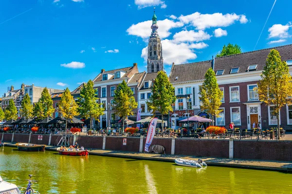 BREDA, NETHERLANDS, AUGUST 5, 2018: People are enjoying a sunny — Stock Photo, Image