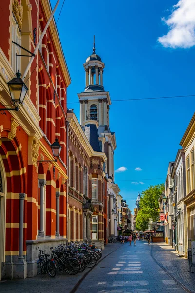 BREDA, NETHERLANDS, AUGUST 5, 2018: People are strolling through — Stock Photo, Image