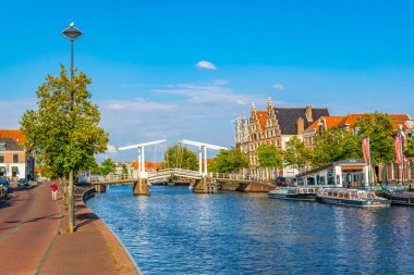 Haarlem, Hollanda, 8 Ağustos 2018: İnsanlar geziyor