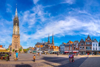 Delft, Hollanda, 6 Ağustos 2018: Nieuwe Kerk, Delft, Hollanda'nın markt meydanından görüntülendi