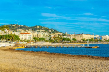 Cannes, Fransa, 30 Aralık 2017: Cannes'daki bulvar de la croisette'in görünümü, Fransa