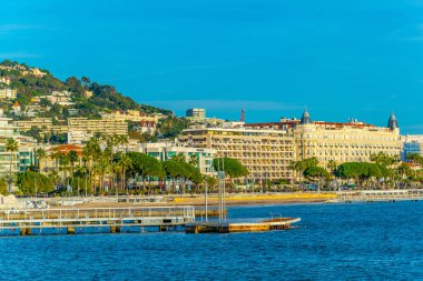 Cannes, Fransa, 30 Aralık 2017: Cannes'daki bulvar de la croisette'in görünümü, Fransa