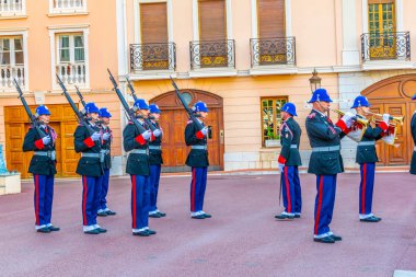 Monako, Monako, 29 Aralık 2017: Monako'daki prensin sarayı önünde kraliyet muhafızlarının değişimi