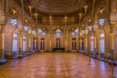 Porto, Portekiz, 6 Eylül 2016: Porto Palacio da Bolsa binasının Arap odası, Portekiz.