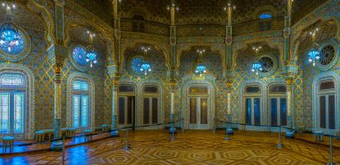 Porto, Portekiz, 6 Eylül 2016: Porto Palacio da Bolsa binasının Arap odası, Portekiz.