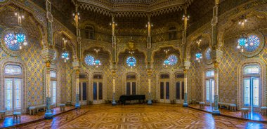 Porto, Portekiz, 6 Eylül 2016: Porto Palacio da Bolsa binasının Arap odası, Portekiz.