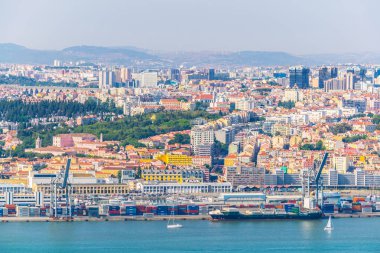 Lizbon, Portekiz, 3 Eylül 2016: Lizbon limanının görünümü, Portekiz.