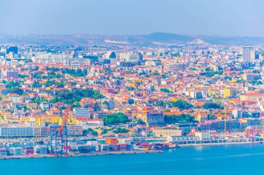 Lizbon, Portekiz, 3 Eylül 2016: Lizbon limanının görünümü, Portekiz.