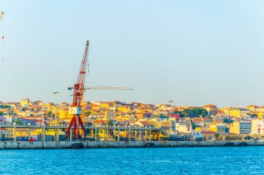 Lizbon, Portekiz, 3 Eylül 2016: Lizbon limanının görünümü, Portekiz.