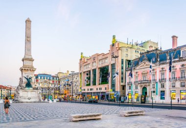 Lizbon, Portekiz, 3 Eylül 2016: Lizbon'da praca dos restauradores'in gün batımı görünümü, Portekiz.