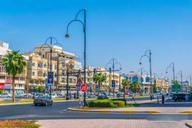 Al Ain, Bae, 28 Ekim 2016: Al Ain, Bae'de bir sokakta trafik