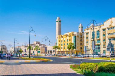 Al Ain, Bae, 28 Ekim 2016: Al Ain, Bae'de bir sokakta trafik