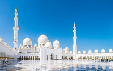 Abu Dabi, Bae, 29 Ekim 2016: Sheikh Zayed Mosque, Abu Dabi, Birleşik Arap Emirlikleri'ne ziyaretçiler geliyor