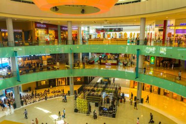 Dubai, Bae, 26 Ekim 2016: Bae'deki Dubai alışveriş merkezinin iç kısmı
