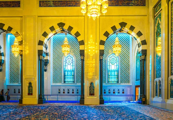MUSCAT, OMAN, NOVEMBER 1, 2016: Interior of the Sultan Qaboos Grand Mosque in Muscat, Oman — Stock Fotó