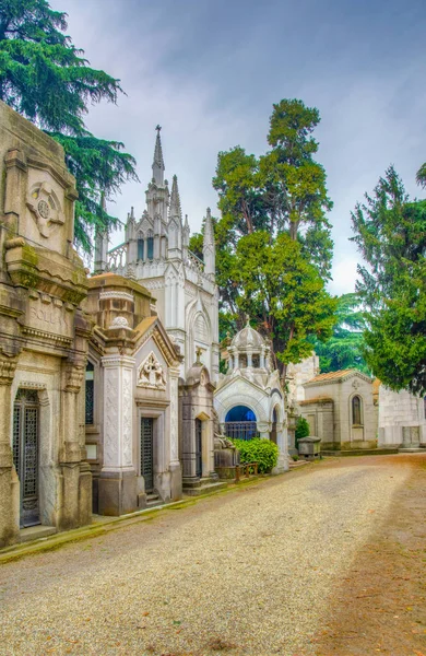 MILANO, ITALY, JANUARY 2, 2018: View of tombs and graves inside of the Cimitero monumentale in Milano, Italy — Stock Photo, Image