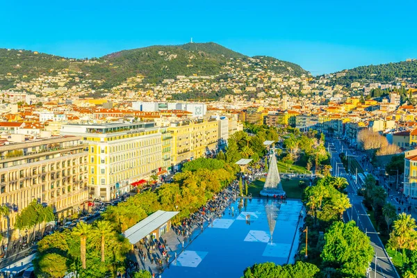 NICE, FRANÇA, 28 DE DEZEMBRO DE 2017: Vista aérea da Praça Massena em Nice durante o Natal, França — Fotografia de Stock