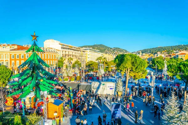 НИЦЕ, ФРАНЦИЯ, 28 ДЕКАБРЯ 2017 г.: Воздушный вид на площадь Мбаппе в Ницце во время Рождества, Франция — стоковое фото