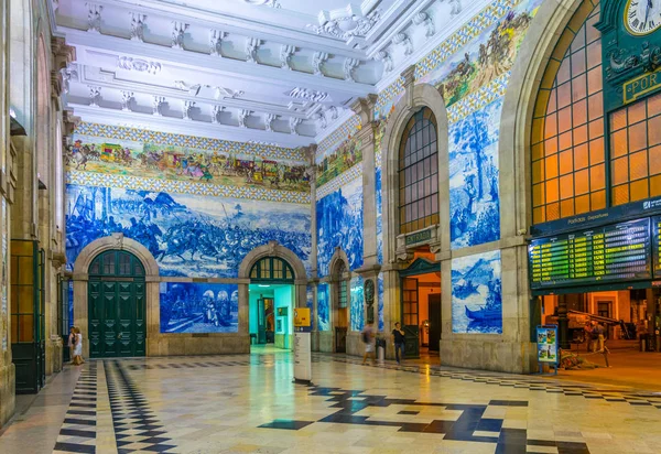 Порто, Португалія, 5 вересня 2016: azulejos мозаїка в головному вокзалі в Порто, Португалія. — стокове фото