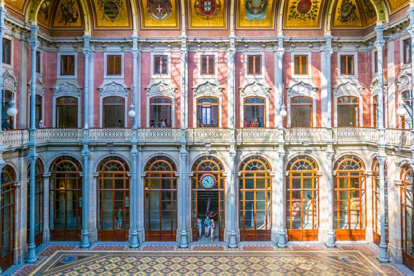 Porto, Portekiz, 6 Eylül 2016: Porto Palacio da Bolsa binasının iç kısmı, Portekiz. — Stok fotoğraf