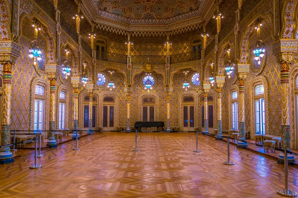 Porto, Portugal, september 6, 2016: de Arabische zaal van het Palacio da Bolsa-gebouw in Porto, Portugal. — Stockfoto