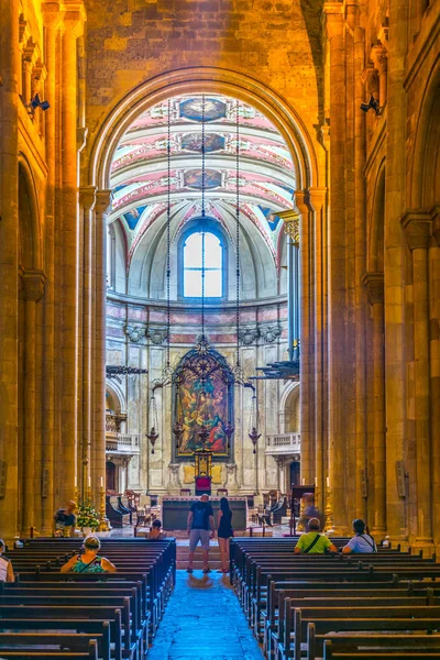 Lisabon, Portugalsko, 3. září 2016: interiér Lisabonské katedrály, Portugalsko. — Stock fotografie