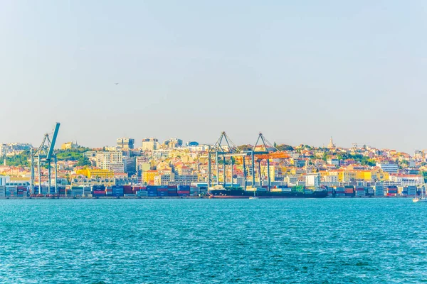 Лісабон, Португалія, 3 вересня 2016: вид на порт Лісабона, Португалія. — стокове фото