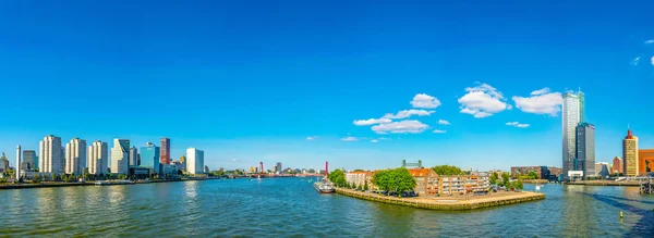 ROTTERDAM, NETHERLANDS, AUGUST 5, 2018: Commercial skyscrapers in the business district of Rotterdam, Netherlands — Stock Photo, Image