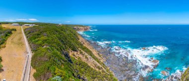 Avustralya 'nın kıyı şeridi Cape Otway' den aydınlık görünüyor